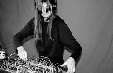Foto von Nil Colk Void am Mischpult